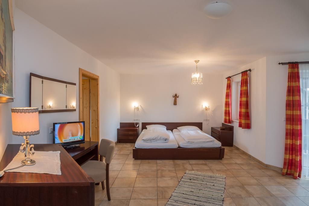 Landhaus Charlotte Am Geigenbuehel -Apartments Зеефельд в Тироле Экстерьер фото